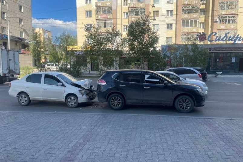 При столкновении машин в Якутске пострадал двухлетний ребенок Госавтоинспекция
