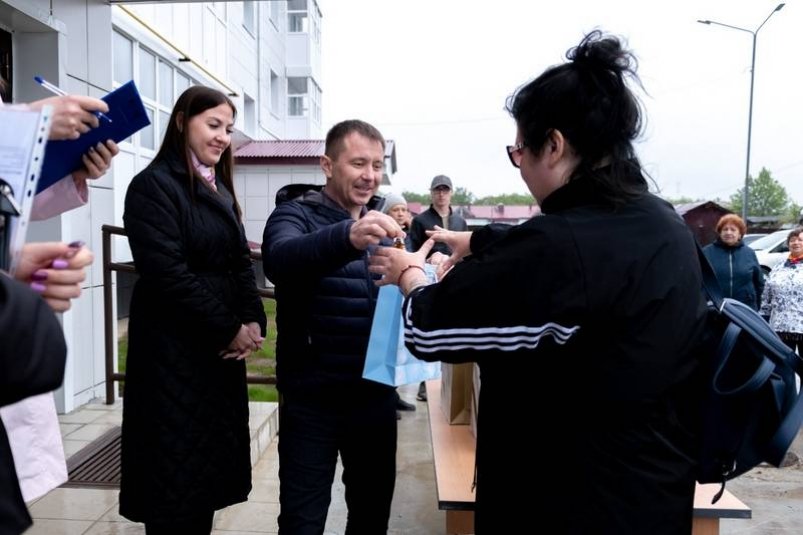 45 охинских семей переехали из аварийного жилья в новостройку пресс-служба правительства Сахалинской области