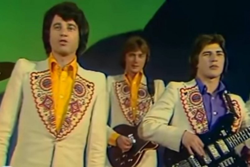 Тематическое фото кадр из архивной видеозаписи ВИА "Самоцветы" - песня "Не повторяется такое никогда" (12+)