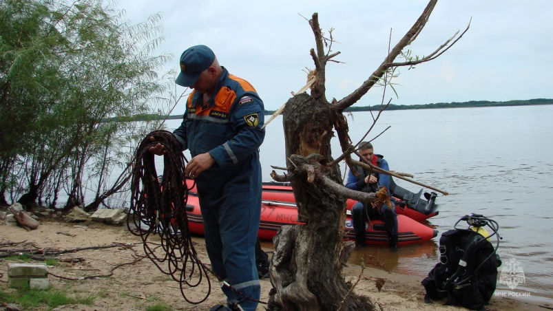 Водолазы МЧС России подняли на поверхность тело утонувшего при купании молодого человека Пресс-служба ГУ МЧС России по Хабаровскому краю