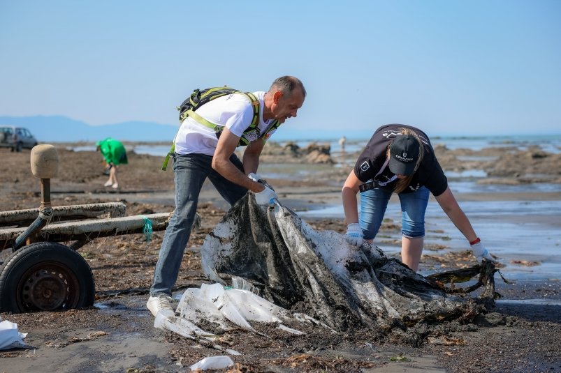 Участники форума  "ОстроVа" приняли участие во Всероссийской акции "Вода России" пресс-служба форума  "ОстроVа"