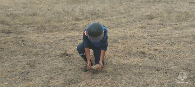 Три боеприпаса времён ВОВ уничтожили пиротехники в Крыму МЧС России по Крыму