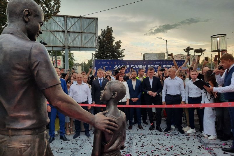 Засияли звезды бокса: в Краснодаре открыли Аллею славы ЮФО Владимир Селиванов