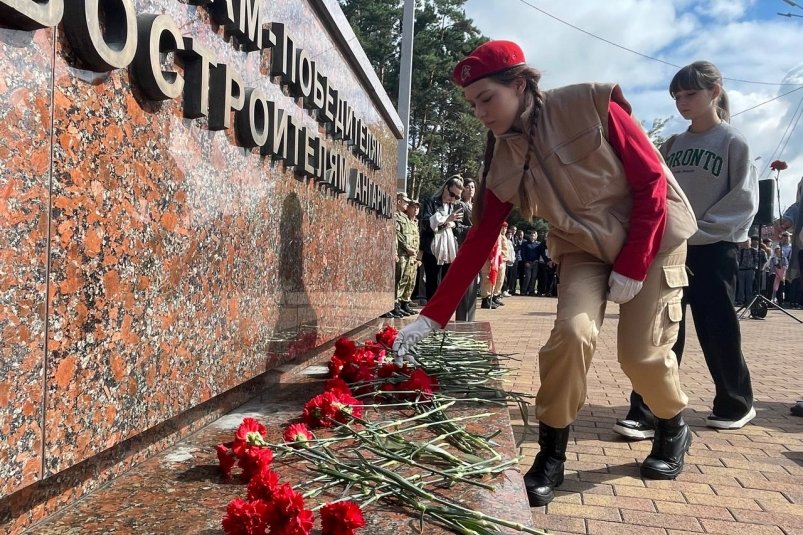 Акция в честь окончания Второй мировой войны и жертв трагедии Беслана администрация АГО