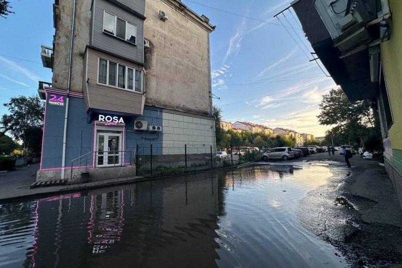 "Море" при проезде к Генеральскому дому, наконец, заделают Александр Шепырев, ИА UssurMedia