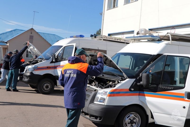 Хабаровские спасатели готовят спецтранспорт к работе в зимних условиях Предоставлено пресс-службой ГУ МЧС России по Хабаровскому краю