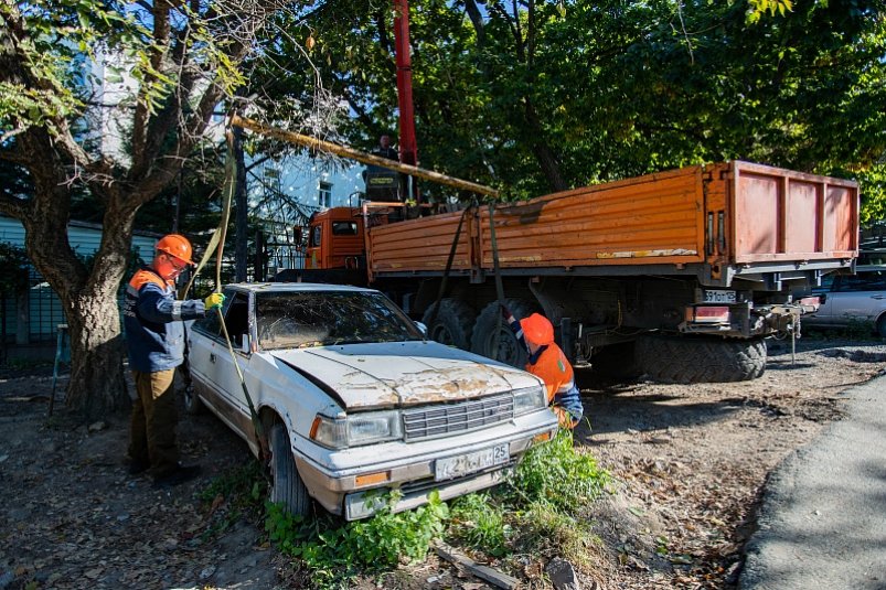 Во Владивостоке очищают улицы от брошенных автомобилей Администрация Владивостока, Анастасия Котлярова