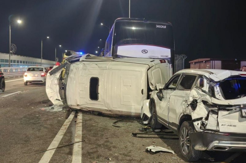 В ДТП на Краснополянской трассе в Сочи столкнулись несколько автомобилей пресс-служба ГУ МВД России по Краснодарскому краю.