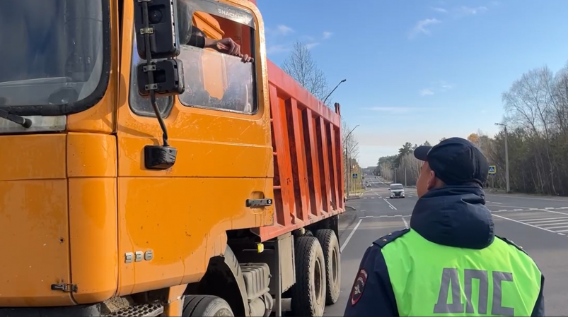 Госавтоинспекторы выявили 17 нарушений ПДД водителями грузовиков в Ангарске УМВД России по АГО