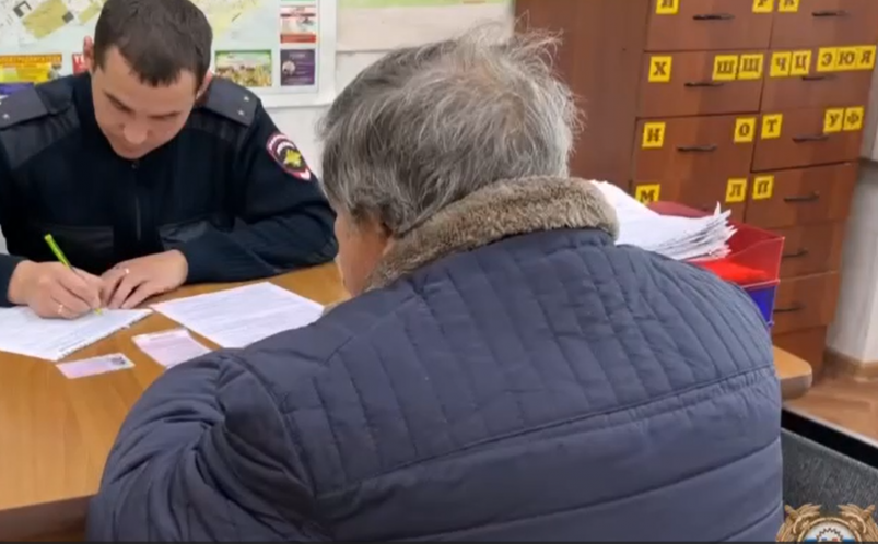 Водителя за езду по тротуару привлекли к ответственности в Ангарске скриншот видео