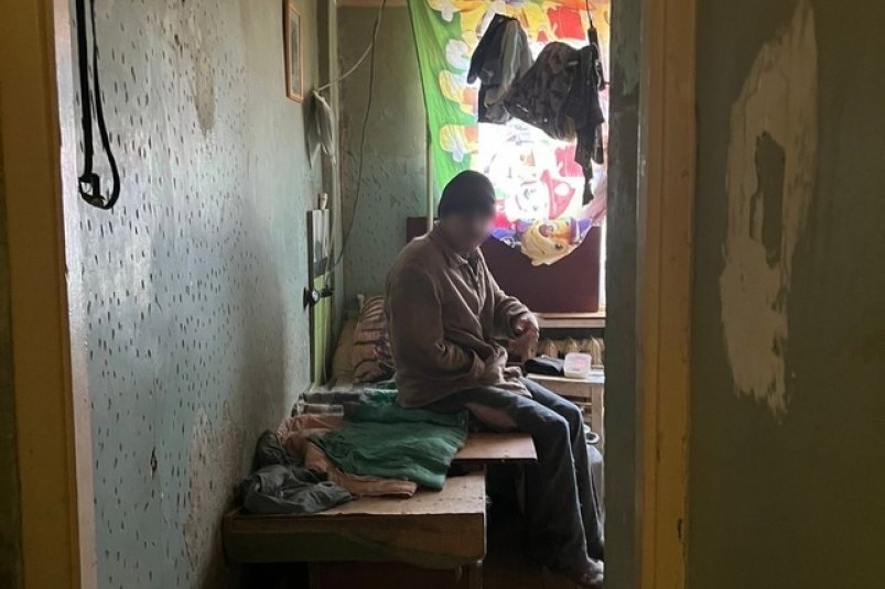 Мужчина развел антисанитарию и 12 собак в своей квартире в Ангарске ГУФССП по Иркутской области