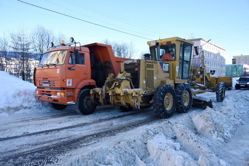 Сегодня в городе в связи с уборкой возможно затруднение проезда автотранспорта на улицах Наровчатова и Коммуны Источник