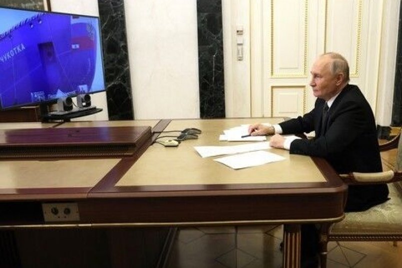 Владимир Путин выразил надежду на поднятие флага на атомоходе "Якутия" в декабре пресс-службы Президента РФ