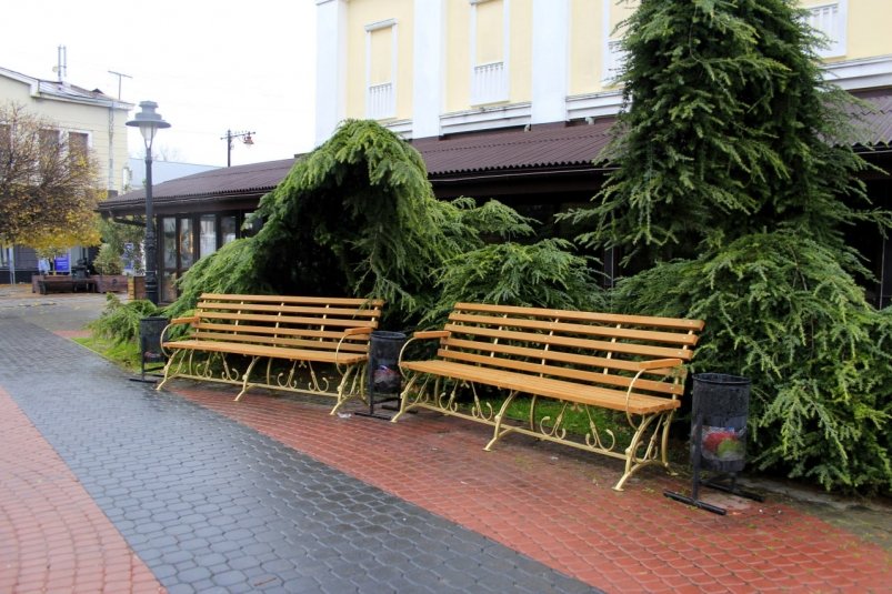 Девять новых экоскамеек установили в одном из скверов Симферополя Администрация Симферополя