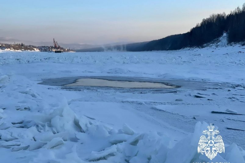 Женщина погибла после провала легковушки под лед в Бодайбо Пресс-служба ГУ МЧС России по Иркутской области