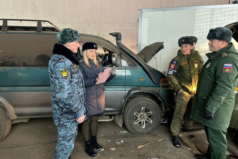 Амурские судебные приставы передали в зону СВО очередной конфискованный автомобиль Пресс-служба УФССП России по Амурской области