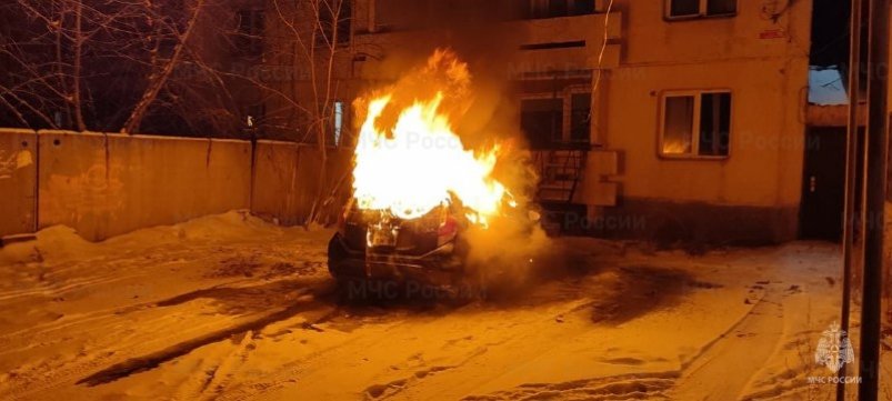 Горящий автомобиль ГУ МЧС России по региону