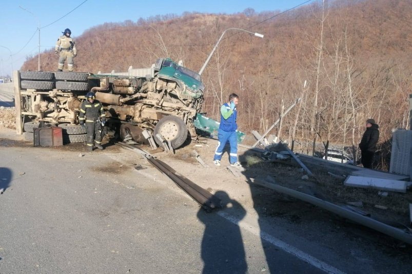 Во Владивостоке в ДТП с большегрузом на трассе Седанка-Патрокл погиб водитель Полиция Приморья