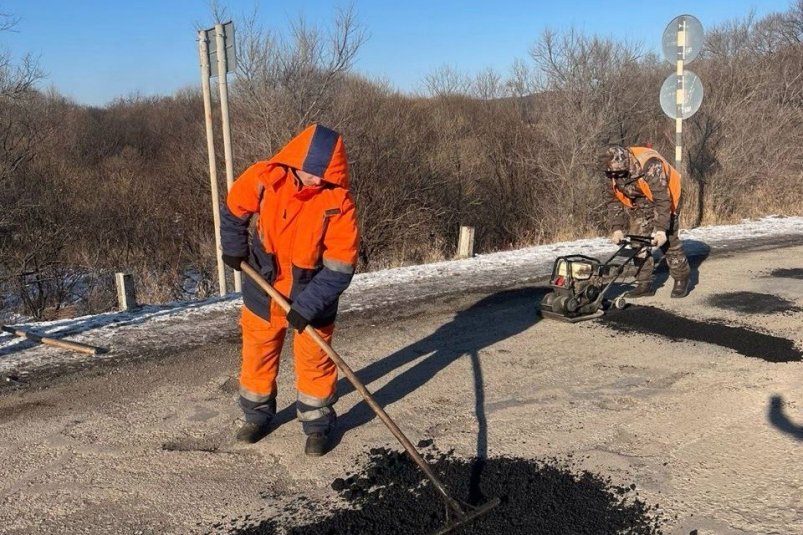 В УГО продолжается ямочный ремонт проселочной дороги Tg-канал (18+) АО "Примавтодор"