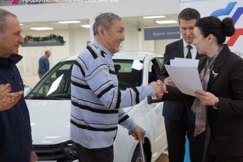 Пострадавшим на производстве якутянам предоставлены новые автомобили LADA Granta Отделение Социального фонда России по Республике Саха (Якутия)