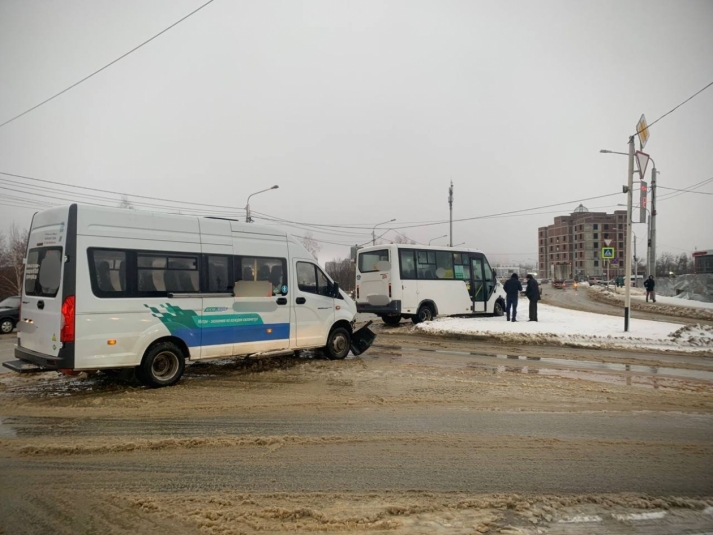 Две маршрутки столкнулись на Западном обходе в Ставрополе Пресс-служба Госавтоинспекции Ставрополья