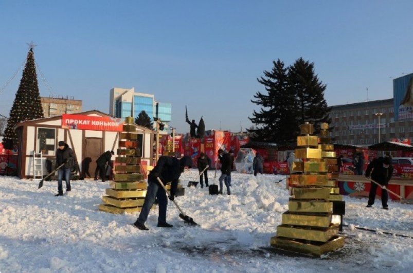 Городок в 2020 году также засыпали искусственным снегом пресс-служба администрации УГО