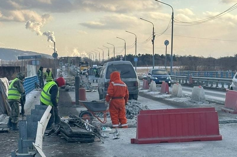 Ремонтные работы на мосту через реку Красносельскую пресс-служба министерства транспорта и дорожного хозяйства Сахалинской области