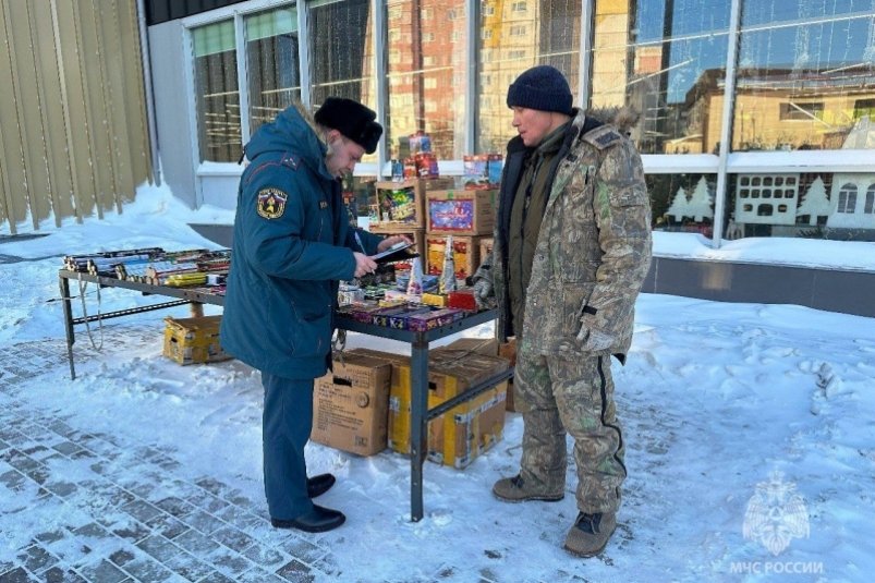 В преддверии праздников в Якутске идут рейды по пиротехнике МЧС России по РС (Я)