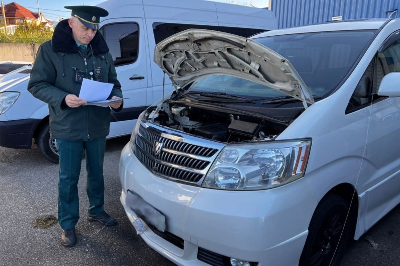 Два конфискованных минивэна &quotToyota Alphard" переданы на нужды СВО пресс-служба Южного таможенного управления