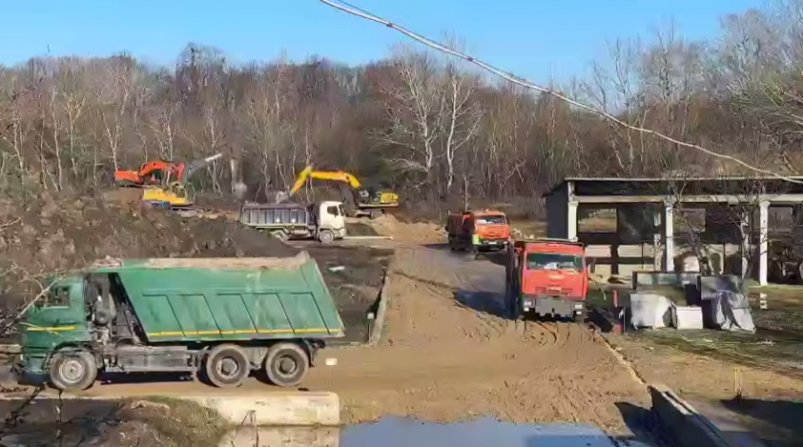 Жители хутора Воскресенского в Анапе встали на защиту своей территории от мазута t.me/opershtab23