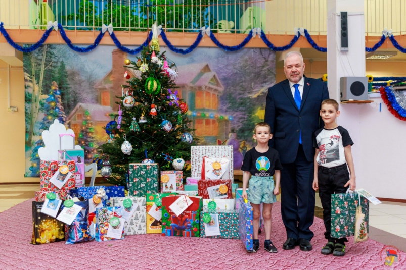 Андрей Зыков осуществил мечты двух братьев из детского дома "Надежда" Источник