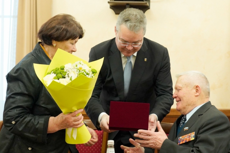 Владимир Владимиров вручил медали супругам, прожившим вместе более 50 лет Пресс-служба губернатора и правительства СК