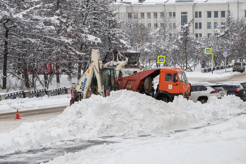 В Магадане в связи со снеговывозом возможно затруднение проезда автотранспорта на улице Якутской и проспекте Карла Маркса Источник