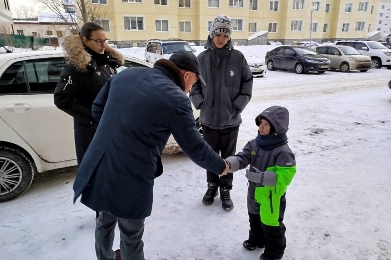 В Долинске семьям-очередникам вручили ключи от долгожданных квартир telegram-канал мэра Долинского района Александра Тугарева