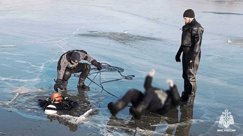 Спасатели достали тело очередного рыбака, вышедшего на тонкий лед возле Владивостока Пресс-служба ГУ МЧС по Приморью