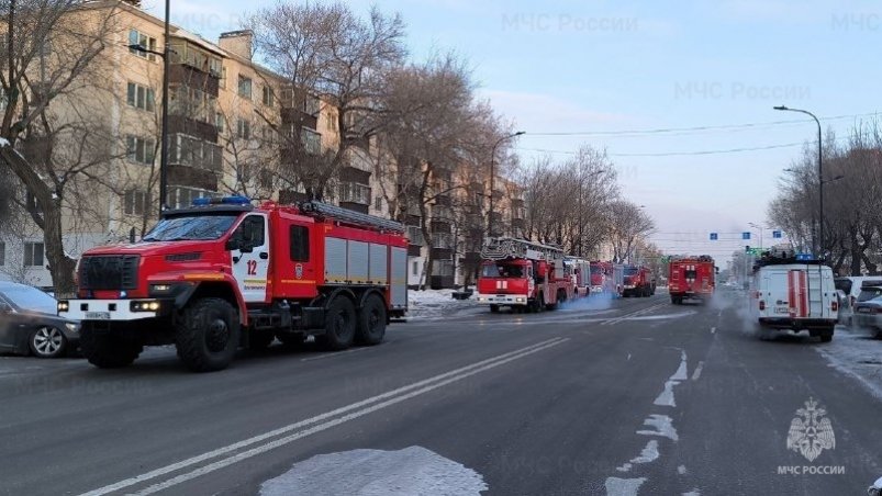 В Благовещенске на крупном пожаре спасли 12 человек МЧС России по Амурской области