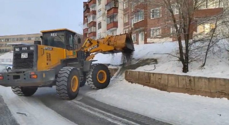 Опасную снежную горку ликвидировали в Братске МУ МВД России "Братское"