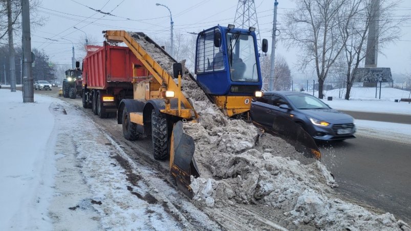 В Иркутске продолжается круглосуточная уборка дорог и тротуаров от снега Администрация Иркутска