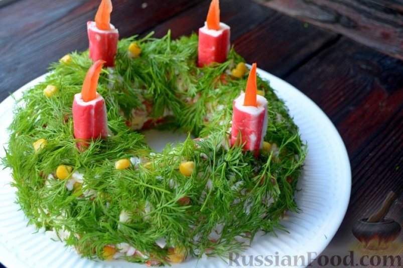 Крабовый салат "Рождественский венок" russianfood.com