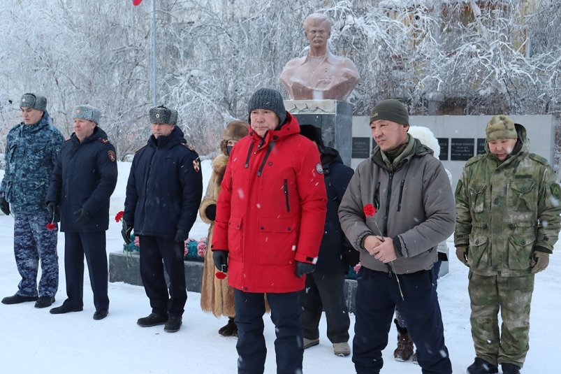 В Якутске росгвардейцы почтили память Александра Рыжикова и Станислава Голомарева  Росгвардия