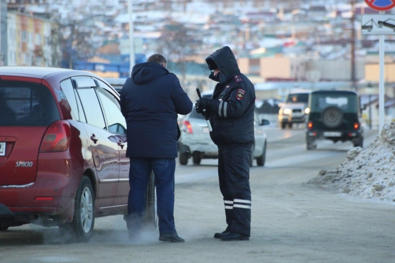 Эксперты напомнили, как правильно разговаривать с инспектором ГИБДД Вероника Рыбальченко, ИА MagadanMedia