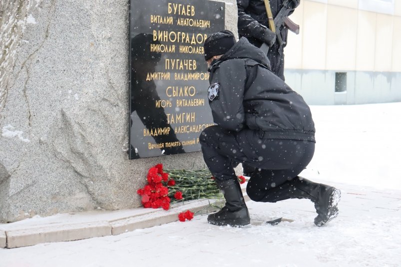 Память Героев России почтили в Хабаровске Предоставлено пресс-службой Управления Федеральной службы войск национальной гвардии РФ по Хабаровскому краю