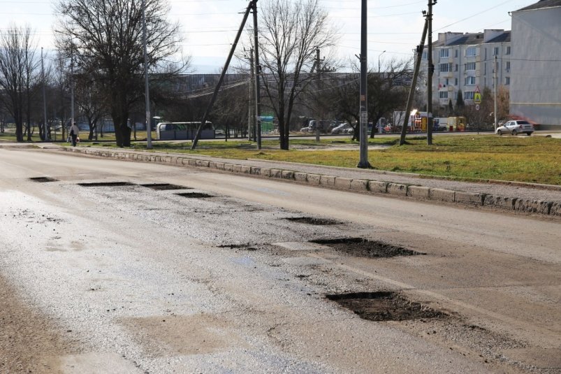 В городе начался ямочный ремонт Соцсети Д. Скобликова