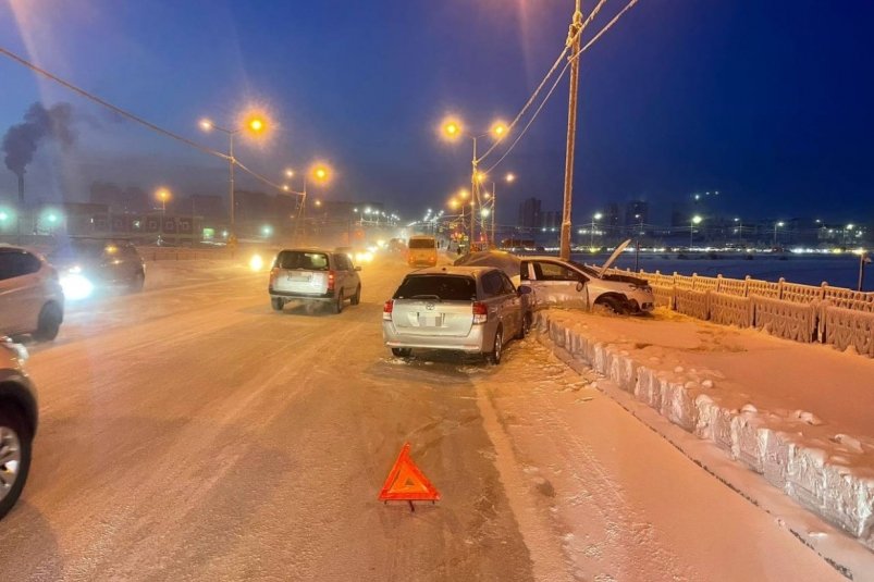 Три человека пострадали в ДТП в Якутске Госавтоинспекция