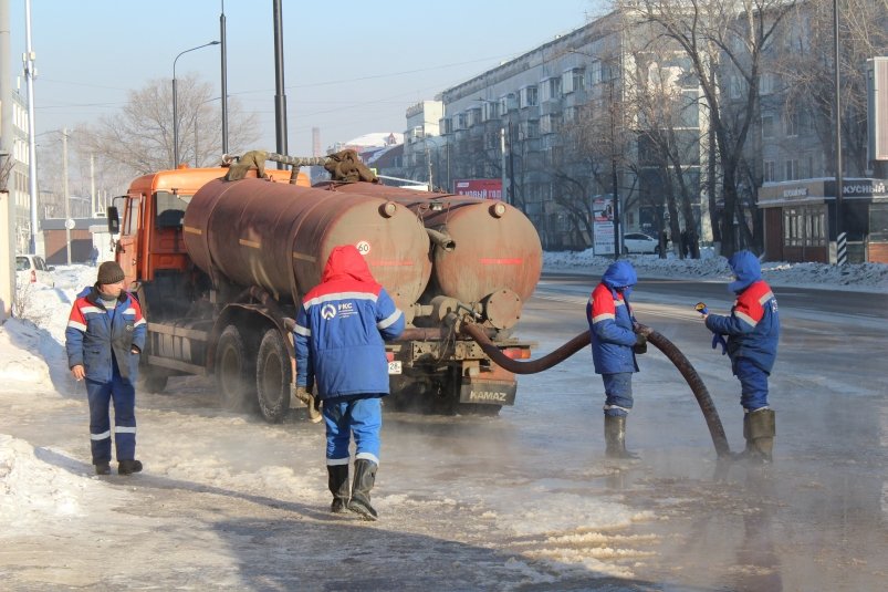 Вода разлилась в районе улиц Мухина - Северная Юлия Ожегова