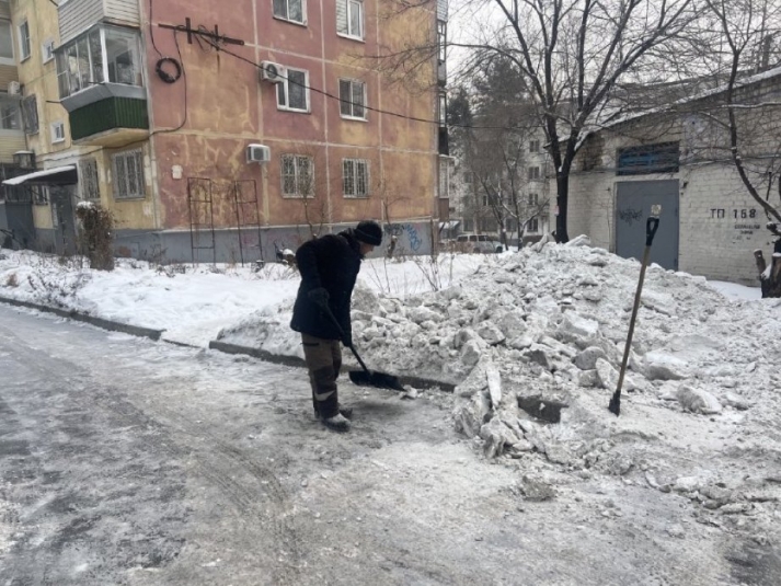 Уборку снега во дворах держат под контролем в Хабаровском крае Пресс-служба ГУ регионального государственного контроля и лицензирования правительства Хабаровского края