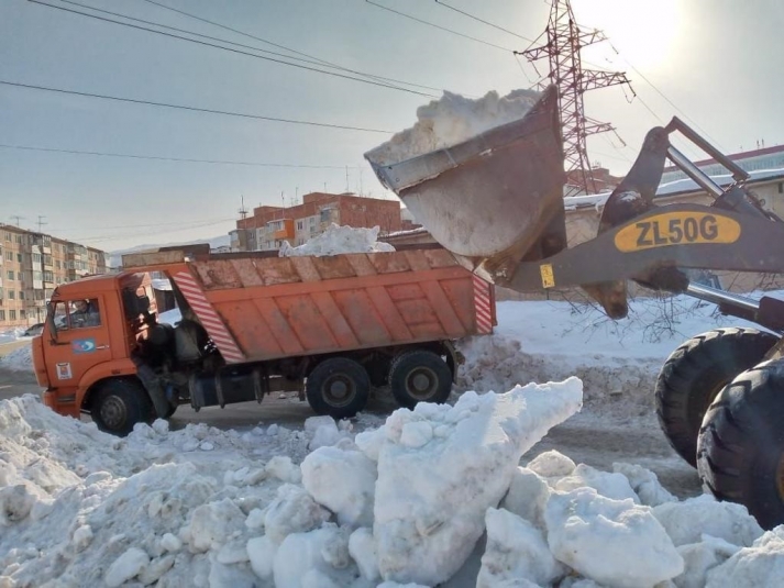 В Магадане продолжается уборка улично-дорожной сети Источник