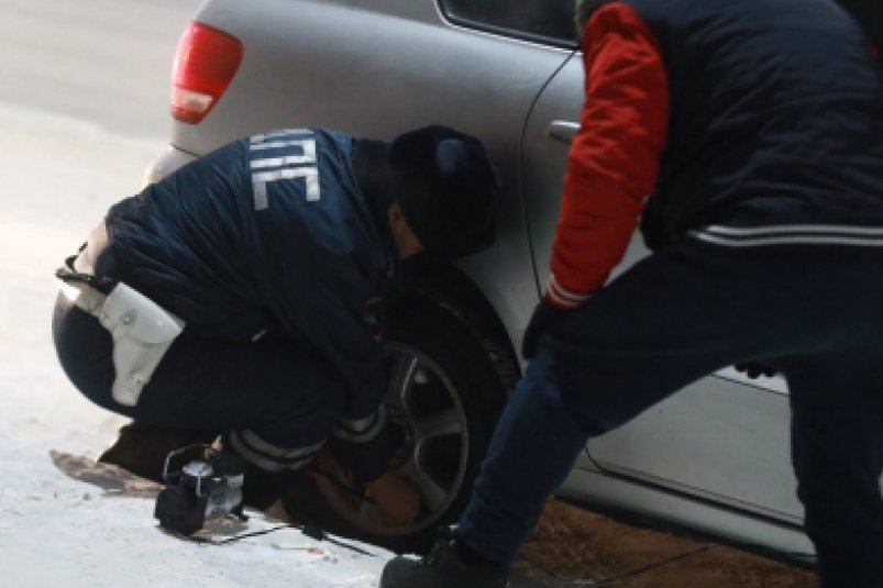 В Якутске водитель поблагодарил автоинспекторов за помощь на дороге Госавтоинспекция