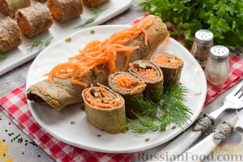 ПБлинные печёночные рулетики с грибами и морковью по-корейски russianfood.com