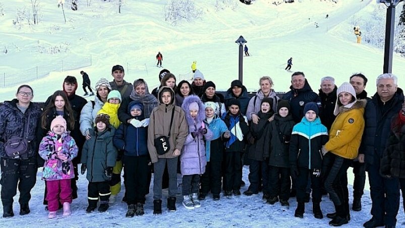 Семьям участников СВО организовали экскурсию на горнолыжный курорт Сочи пресс-служба администрации Сочи